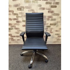 Кресло компьютерное Metta комплект 10/2D CH черный с экспозиции